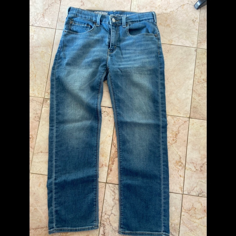 LEVI’S. Athletic fit jeans